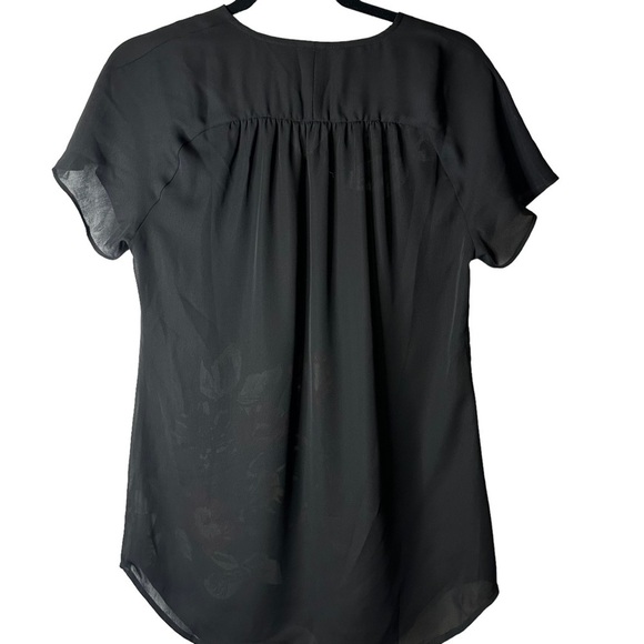 CAbi Size XS Fiore Tunic Top Sheer Blouse Pullover Curved Hem Black Floral #5020 - Picture 10 of 13